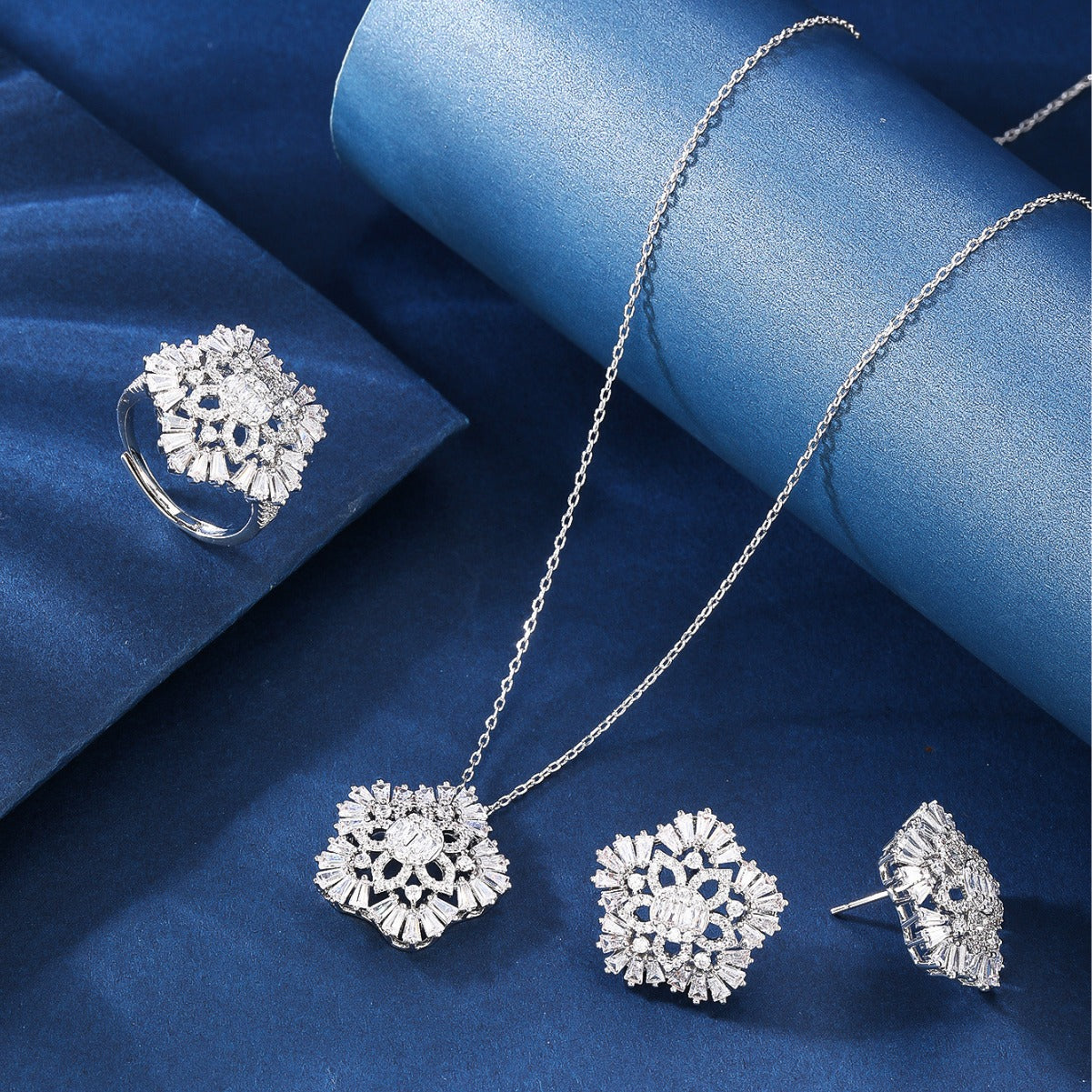 BrideTalk Diamond flower necklace three-piece set