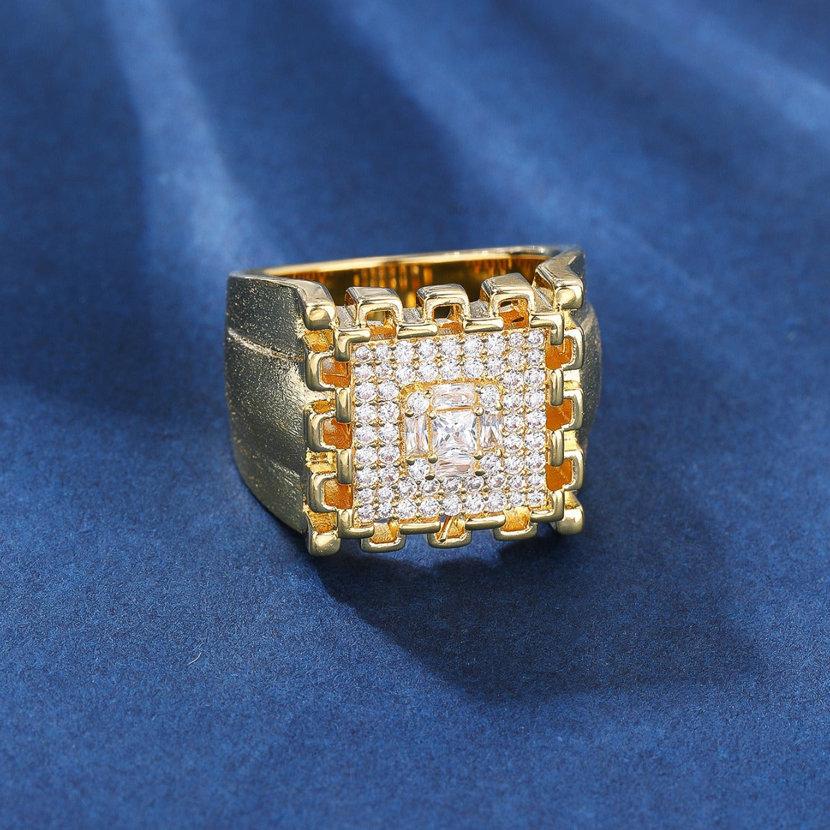 BrideTalk Luxurious Multi-Diamond Gold Square Ring