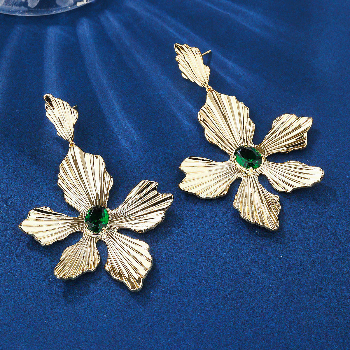 BrideTalk Medieval leaf-shaped gemstones embellished with retro-style earrings