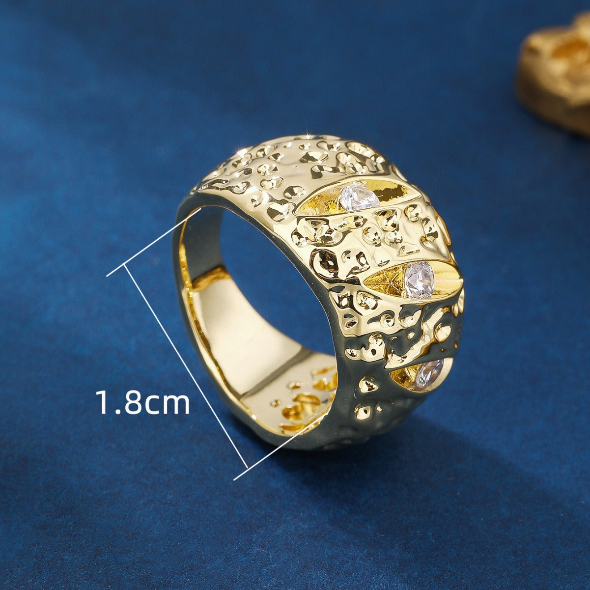 BrideTalk Simple vintage gold inlaid large zircon embellished ring