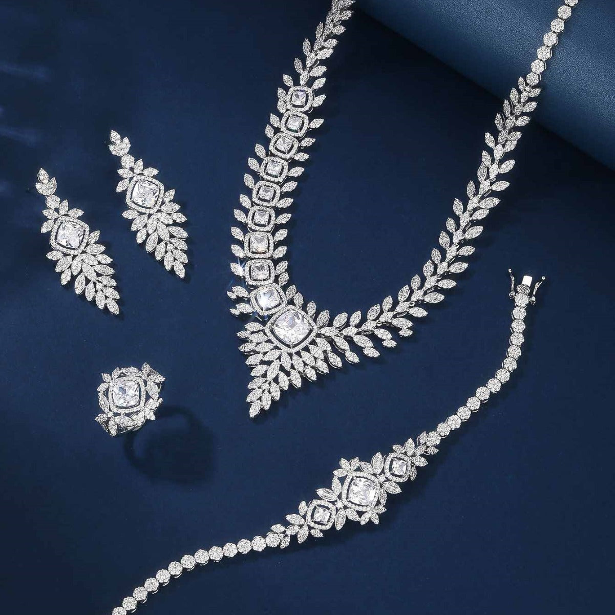 BrideTalk European and American luxurious style full of diamonds and sparkling four-piece set