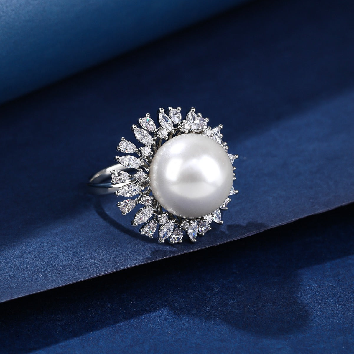 BrideTalk Exquisite luxury full diamond and pearl ring