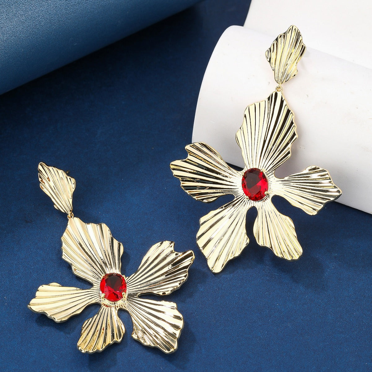 BrideTalk Medieval leaf-shaped gemstones embellished with retro-style earrings