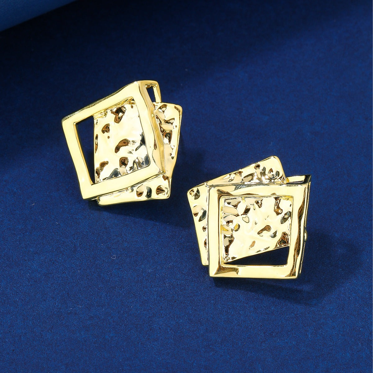 BrideTalk European and American high-end three-dimensional geometric square earrings