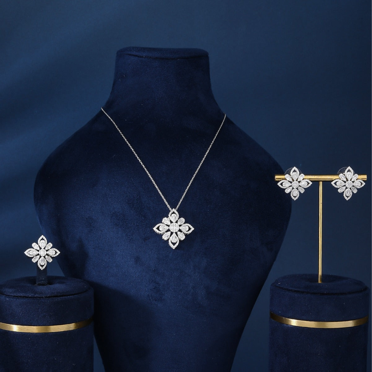 BrideTalk Zircon four-leaf clover necklace set