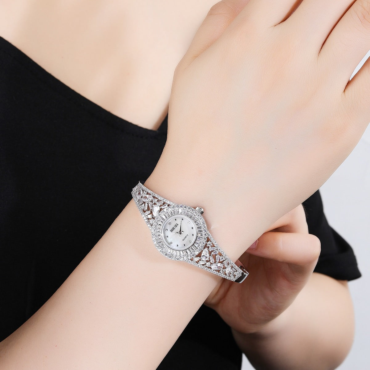 BrideTalk Light and luxurious hollow design studded with zircon watches