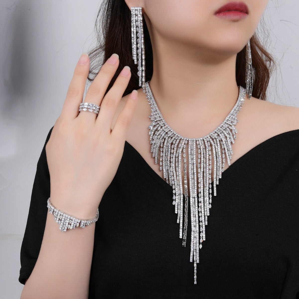 White gold luxury necklace zircon set