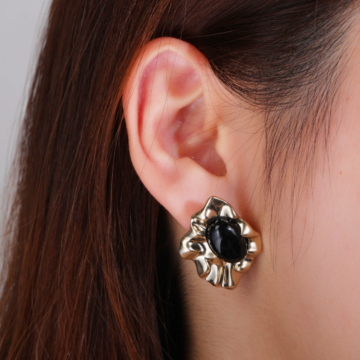 BrideTalk Black gold flower pleated metal light luxury earrings