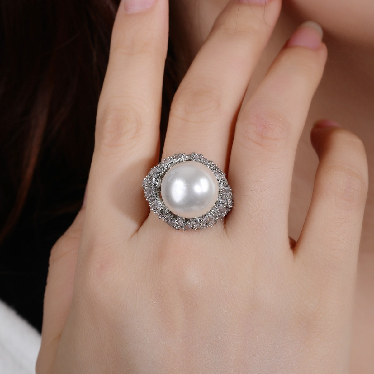 BrideTalk Simple hollow design studded with zircons