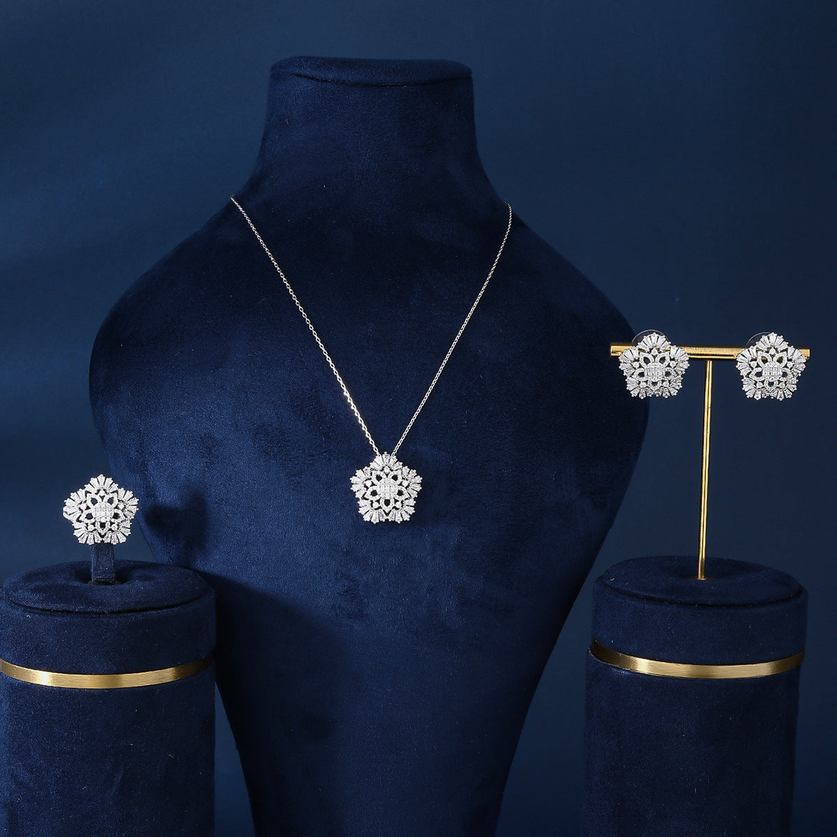 BrideTalk Diamond flower necklace three-piece set