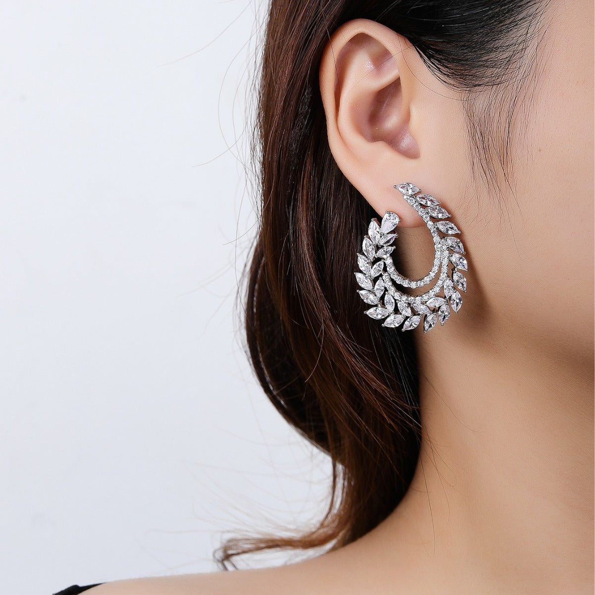 BrideTalk Exquisite geometric petal-encrusted zircon earrings