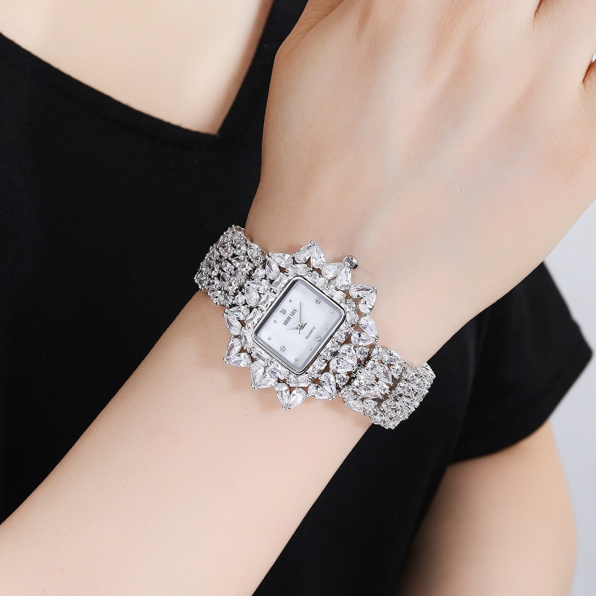 BrideTalk Small luxury square plate classic diamond watch