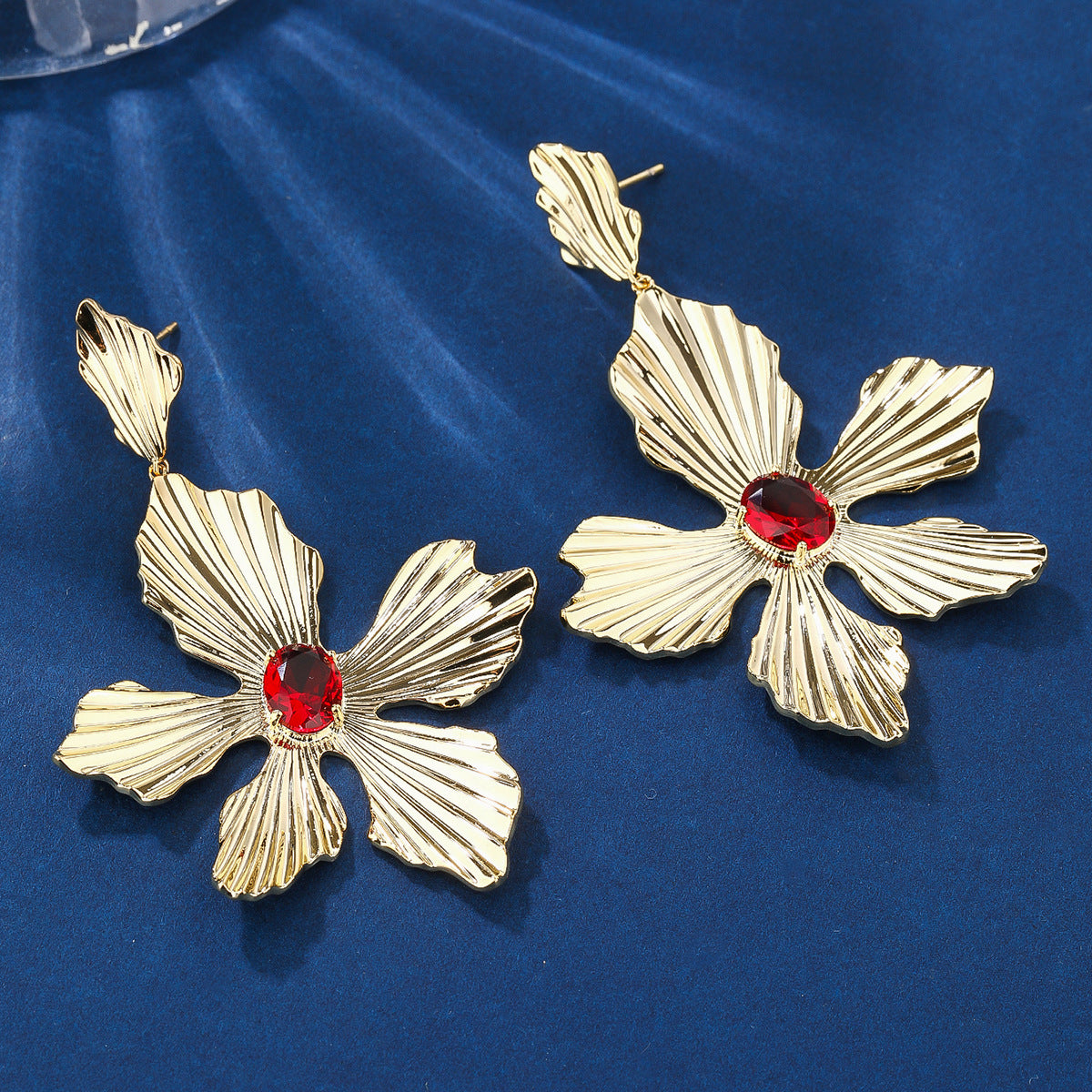 BrideTalk Medieval leaf-shaped gemstones embellished with retro-style earrings